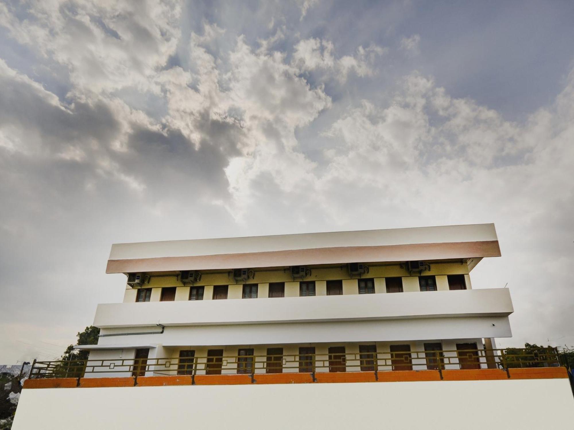 Hotel O Aruthraa Residency Podanur Bagian luar foto